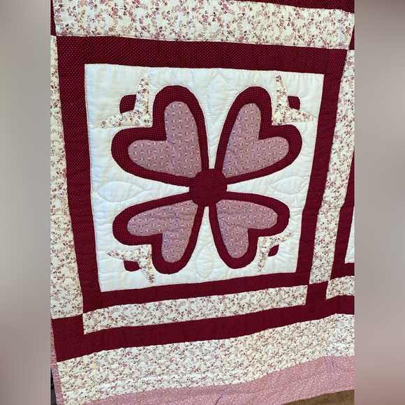 Hand Stitched Patchwork Applique Quilt 86” x 96” - Picture 12 of 16